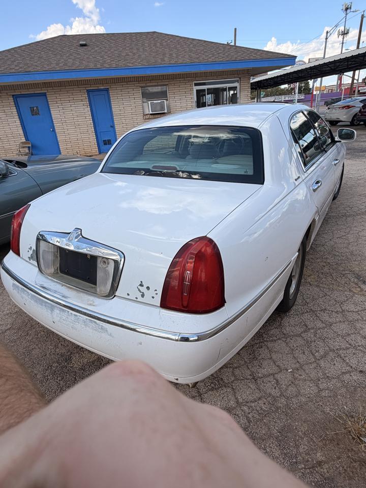 lincoln town car 2001 1LNHM81W21Y673332 image lincoln town car 2001 1LNHM81W21Y673332 image